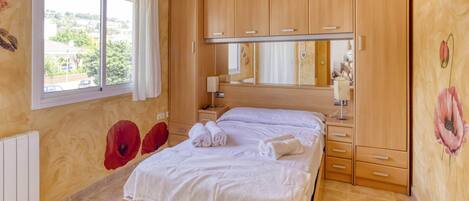 5 bedrooms, iron/ironing board, WiFi