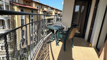1 bedroom, hypo-allergenic bedding, individually furnished, desk