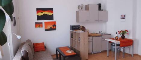 Apartment | Living room | Flat-screen TV, toys