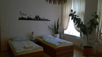 1 bedroom, desk, free WiFi, bed sheets