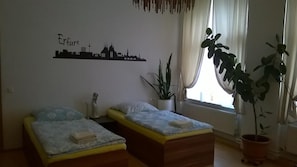1 quarto, escrivaninha, Wi-Fi de cortesia, roupa de cama