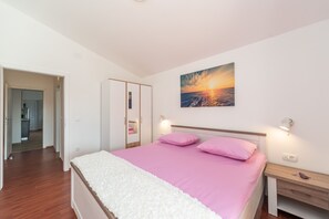 Apartment, 1 Bedroom (Lavanda) | Individually decorated, individually furnished, blackout drapes
