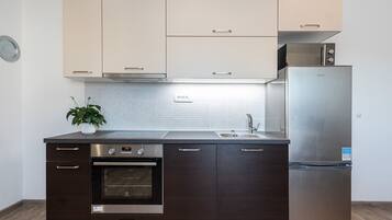 Apartment, 1 Bedroom (Lavanda) | Private kitchen | Full-size fridge, oven, stovetop, coffee/tea maker