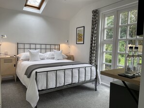 Garden Room | Blackout drapes, free WiFi, bed sheets