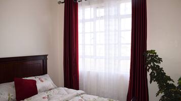 3 bedrooms, iron/ironing board, WiFi, bed sheets