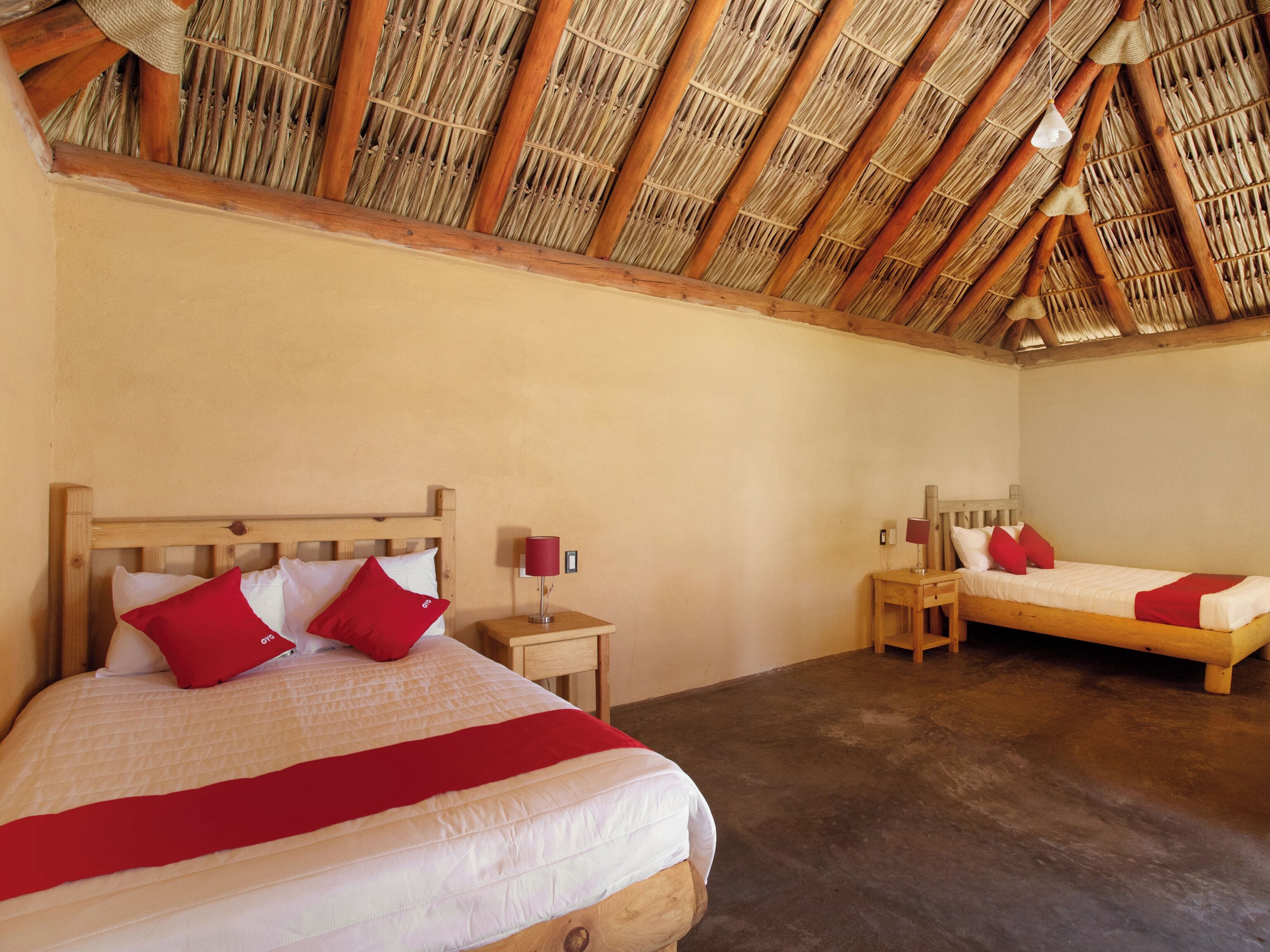 Habitación estándar, 2 camas matrimoniales | Ropa de cama 