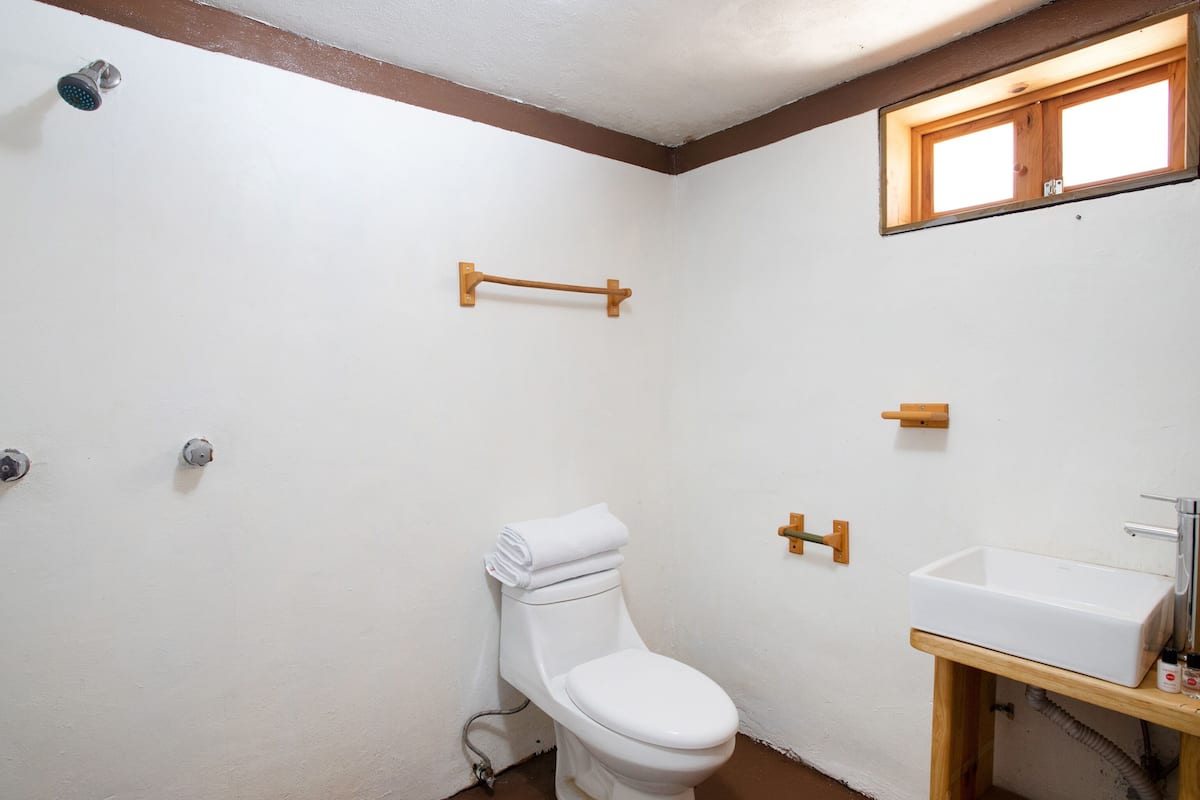 Standard Room, 2 Double Beds | Bathroom