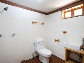 Standard Room, 2 Double Beds | Bathroom