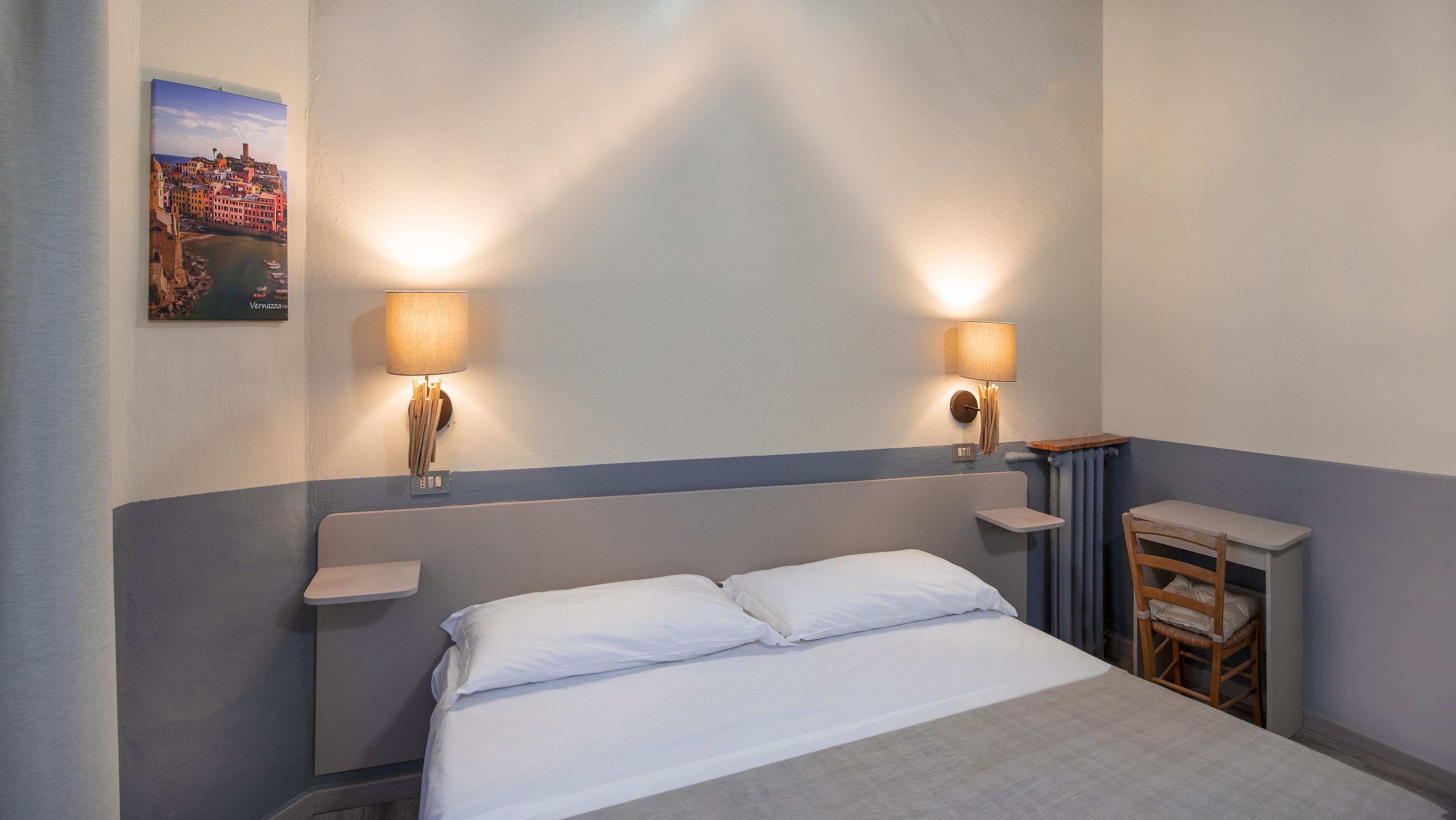 double room | 1 bedroom, desk, free wifi, bed sheets