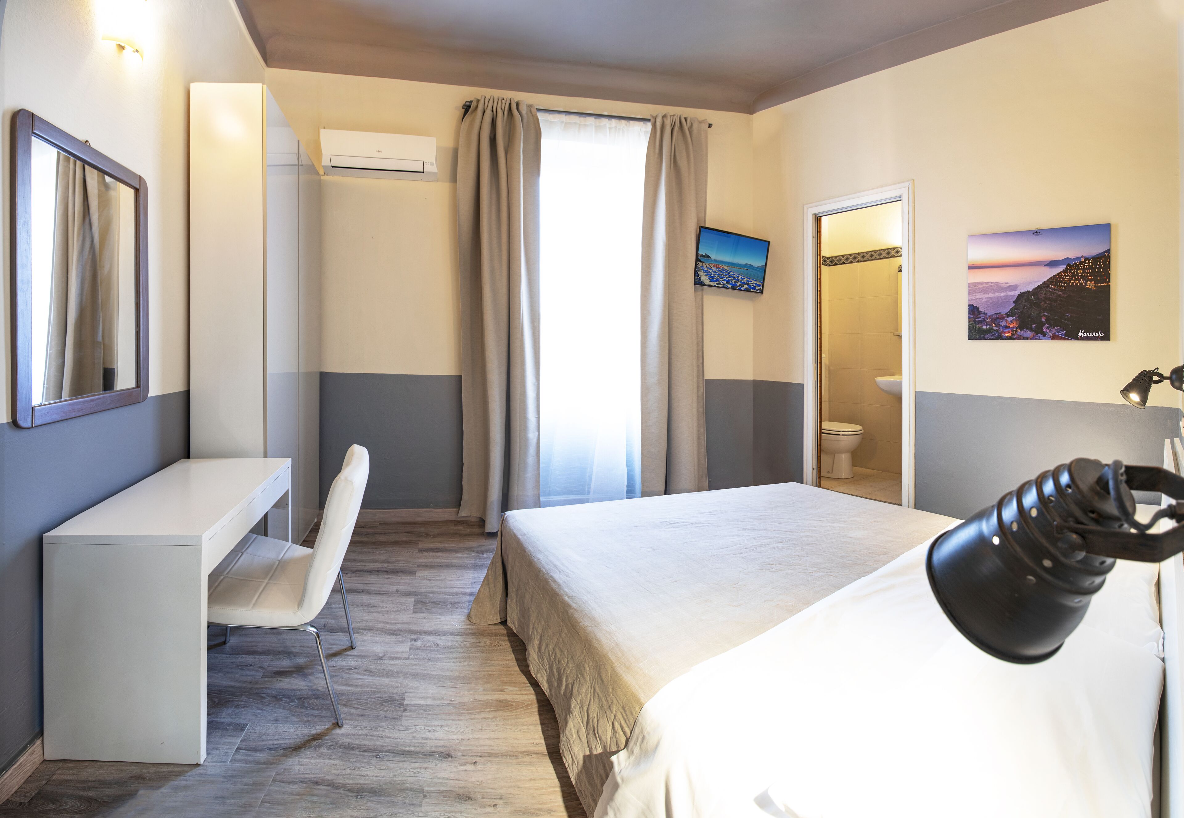 double room | 1 bedroom, desk, free wifi, bed sheets