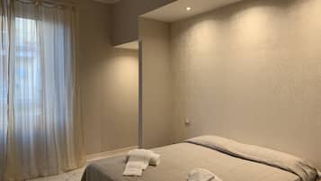 Camera familiare | Una scrivania, Wi-Fi gratuito, lenzuola