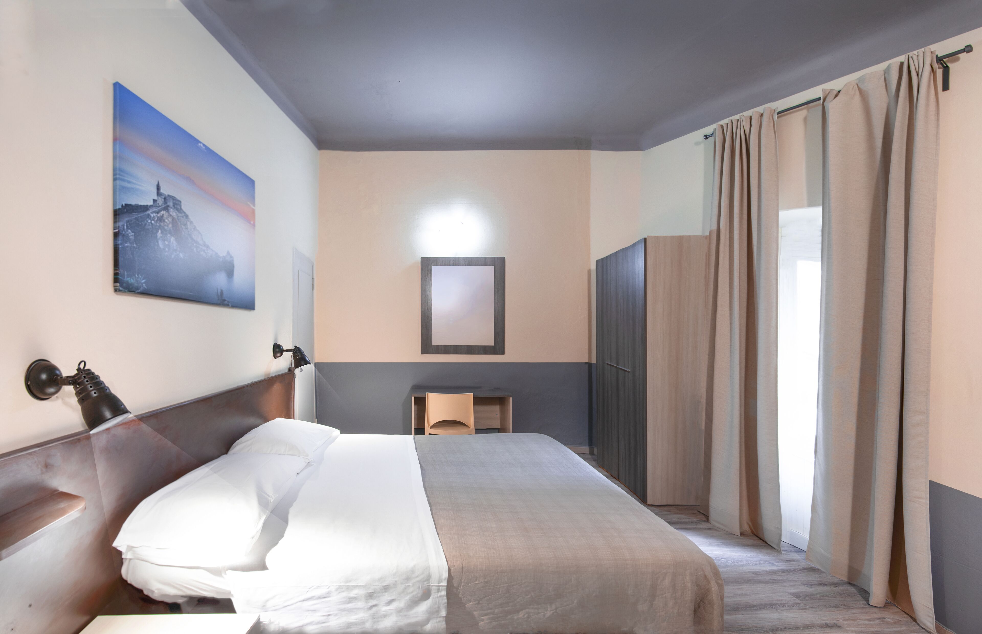 1 bedroom, desk, free wifi, bed sheets