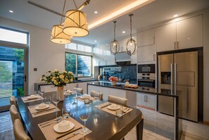 Micro-ondes, four, plaque de cuisson