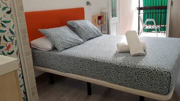 Habitación doble, baño compartido | Wifi gratis y ropa de cama