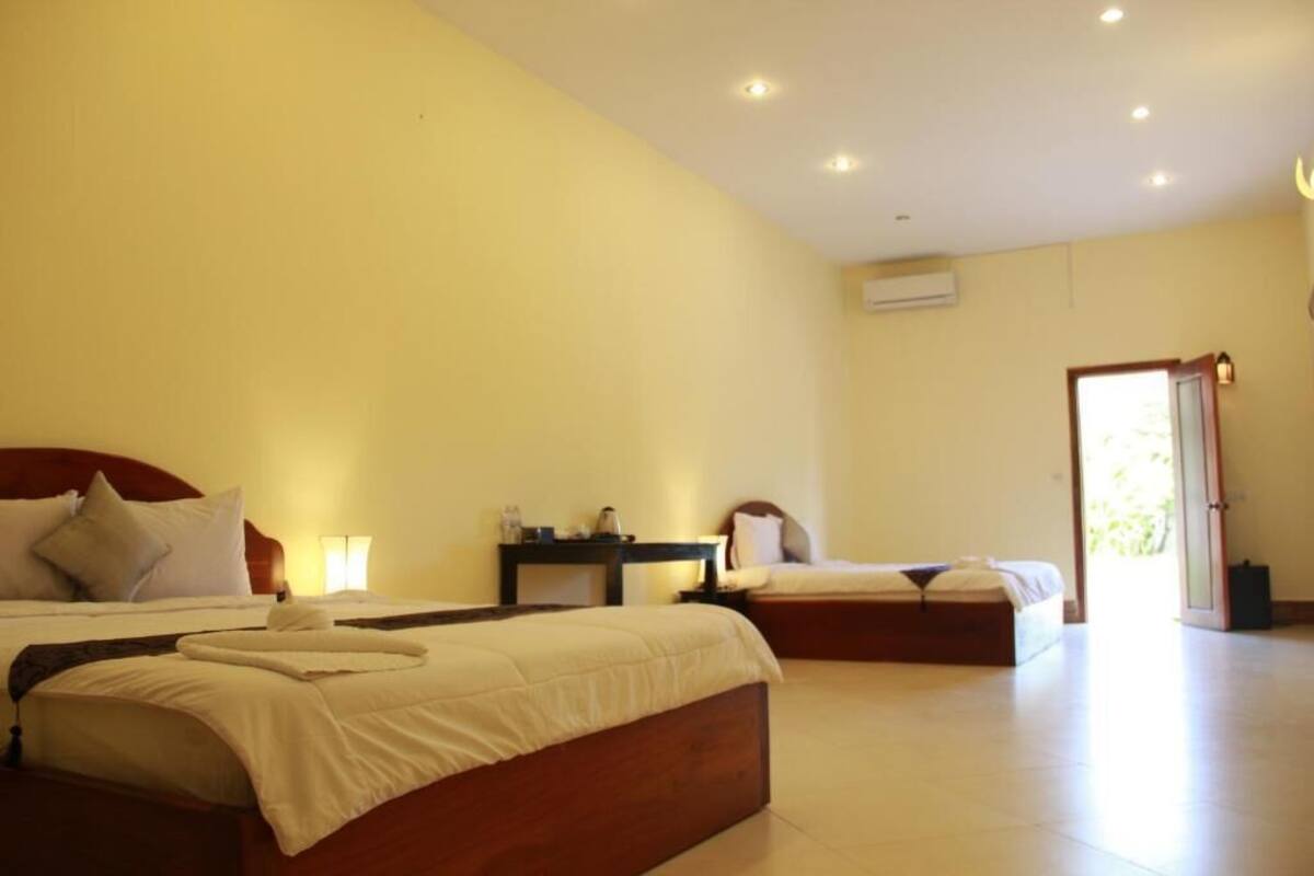 Minibar, desk, free WiFi