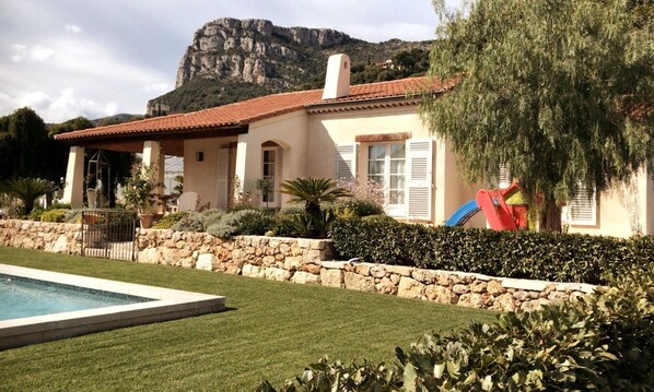 Outdoor pool - Mediterranean house in southern France (Saint-Jeannet)