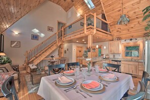 Dining - Spacious Lake Santeetlah Cottage w/ Lake Views! (Lake Santeetlah)