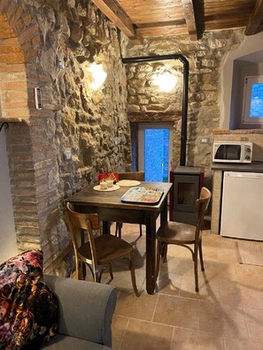 Interior - Studio "Flaminia Minor" - Ancient tower of 1800 surrounded by nature (Barbarolo)