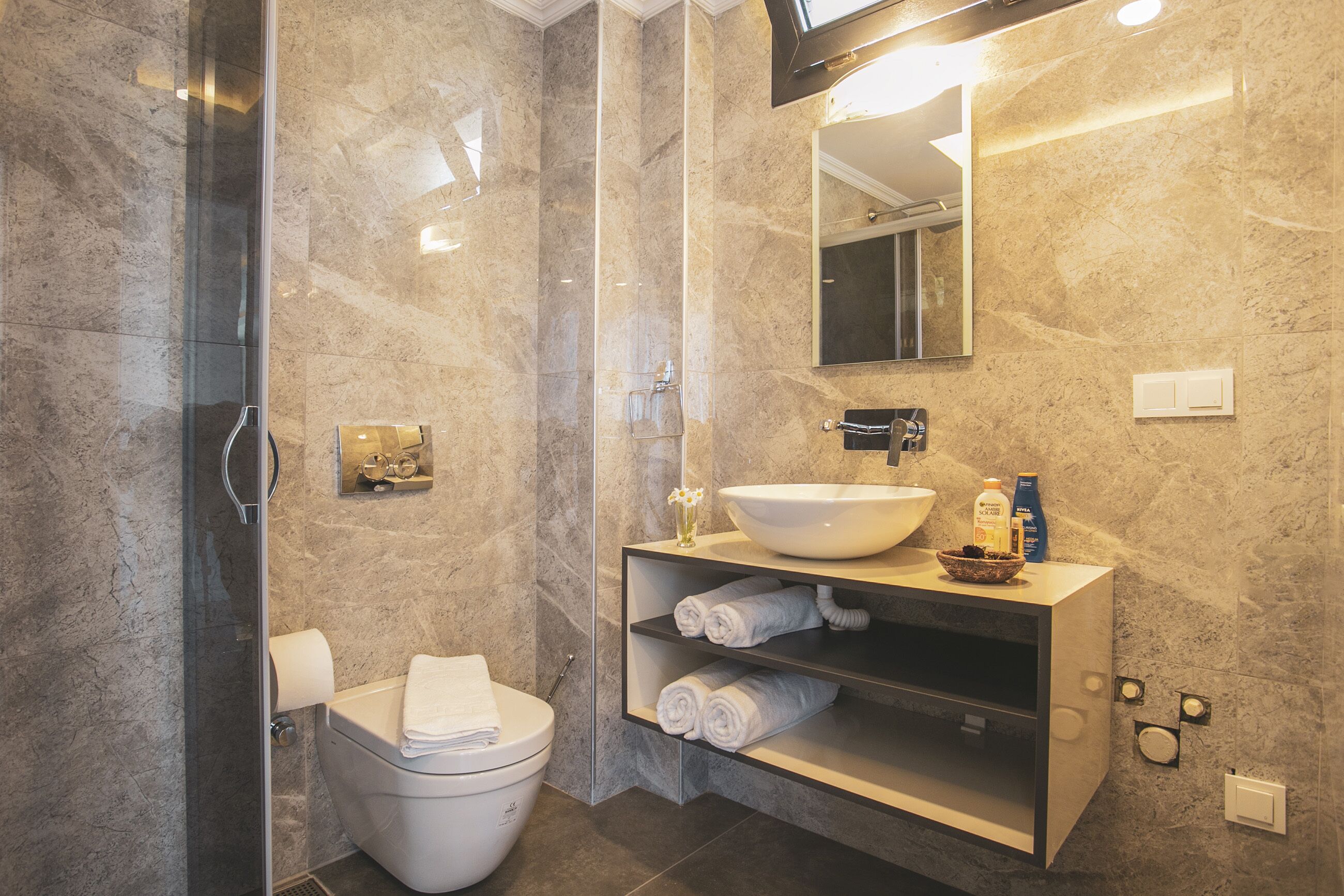 shower, free toiletries, hair dryer, slippers