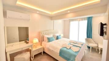 Superior Room,Swimming Pool Access | Sängtillbehör av högsta kvalitet och minibar