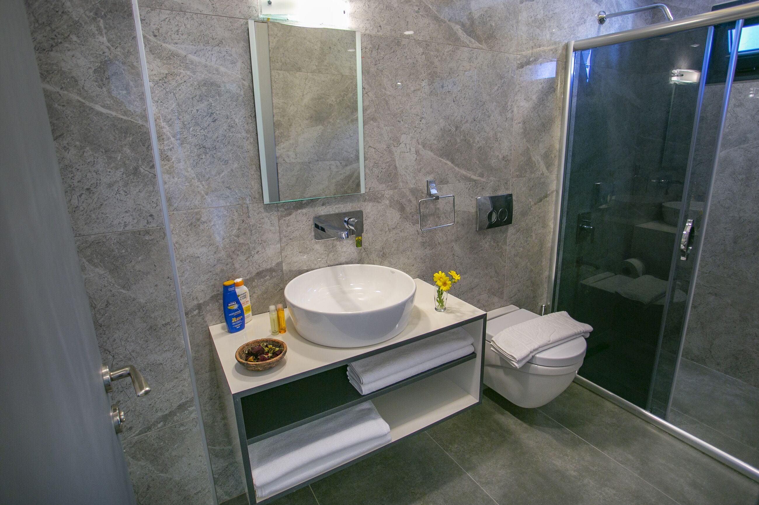 shower, free toiletries, hair dryer, slippers