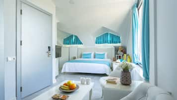 Roof Room | Premium bedding, minibar, in-room safe, laptop workspace