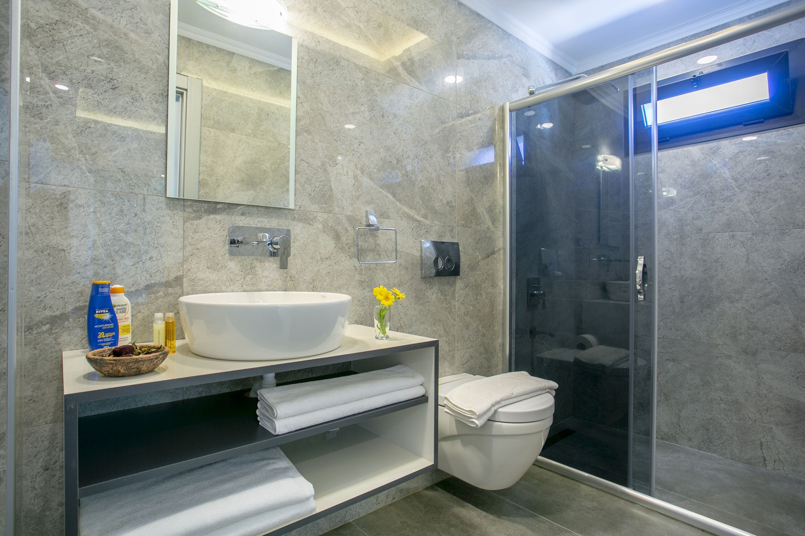 shower, free toiletries, hair dryer, slippers