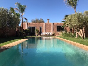 Outdoor pool - La Villa (Oulad Hassoune)