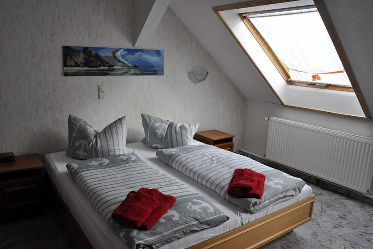 Double Room | Desk, cots/infant beds, free WiFi, bed sheets