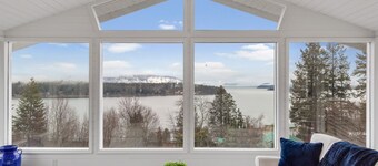Luxurious home w/ deck & lake views - close to golf, the lake, and skiing