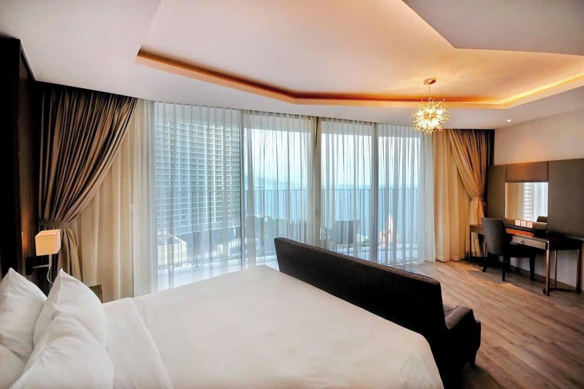 Executive Ocean View | Premium bedding, down comforters, in-room safe, desk