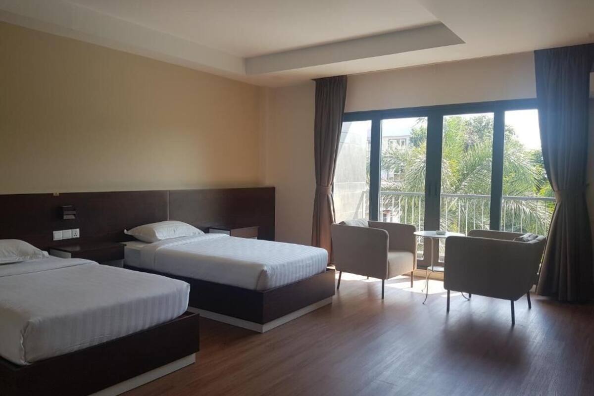 soundproofing, free wifi, bed sheets