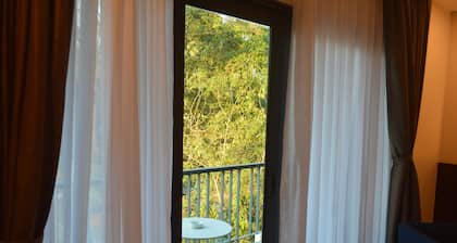 Airport Avenue Hotel