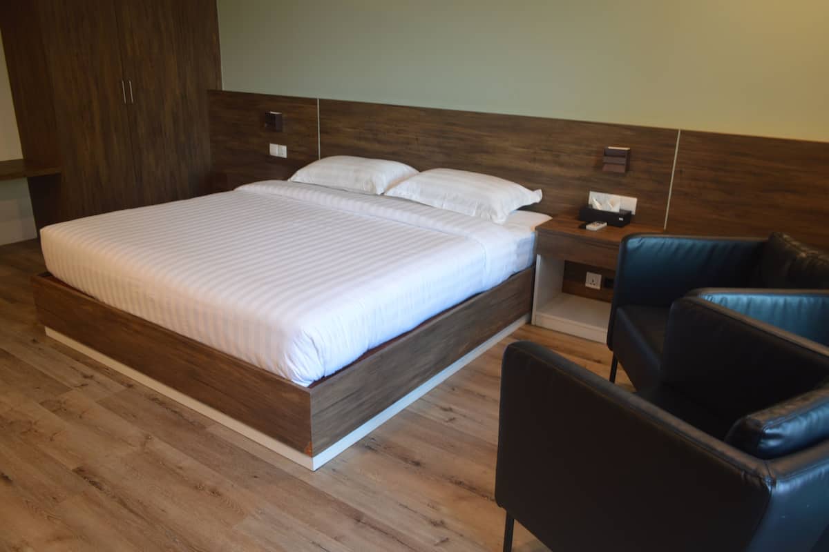 deluxe double room | soundproofing, free wifi, bed sheets