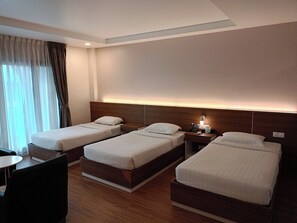Deluxe Triple Room | Soundproofing, free WiFi, bed sheets - Airport Avenue Hotel (Yangon)