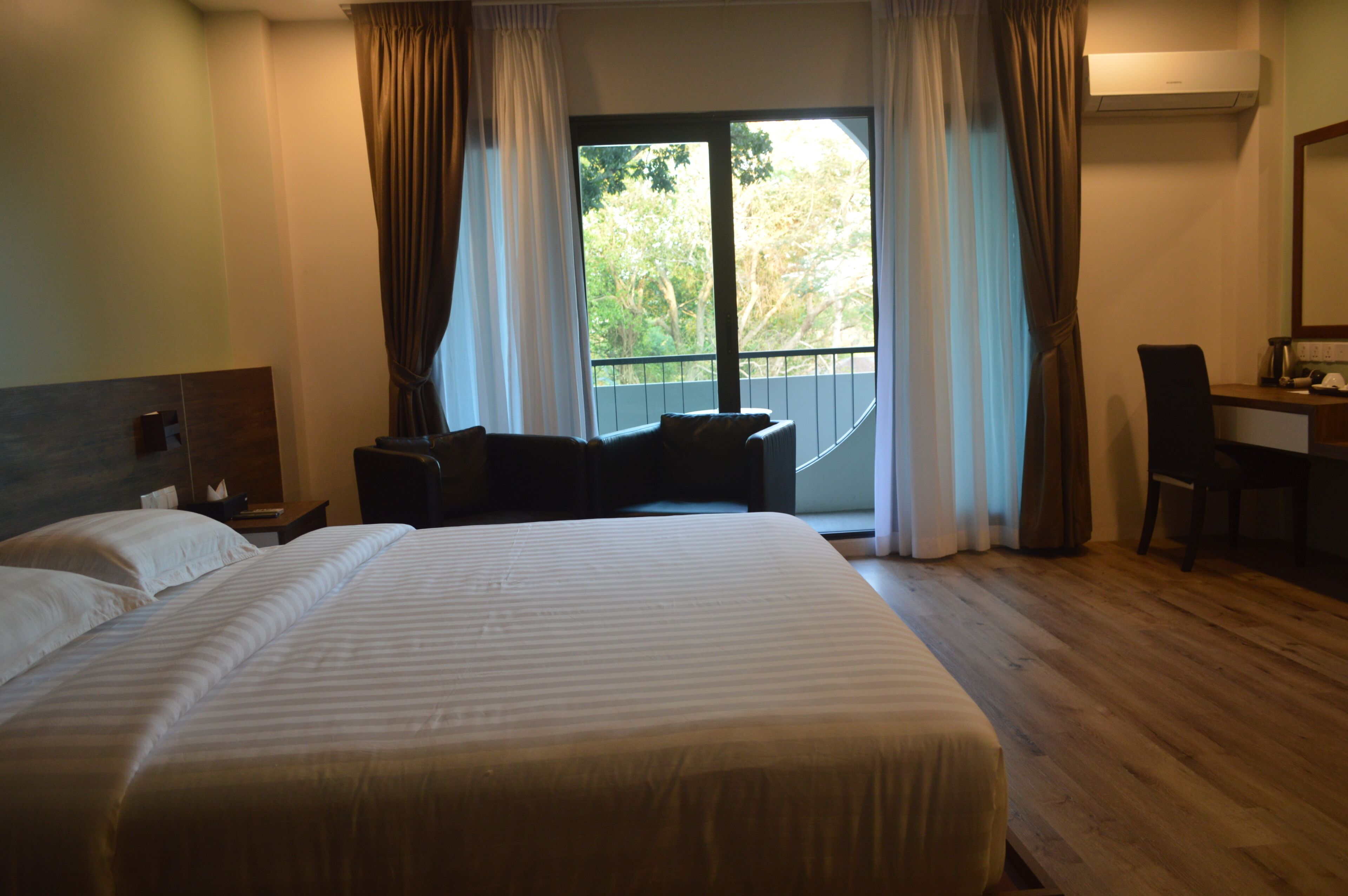 deluxe double room | soundproofing, free wifi, bed sheets