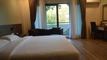Deluxe Double Room | Soundproofing, free WiFi, bed sheets