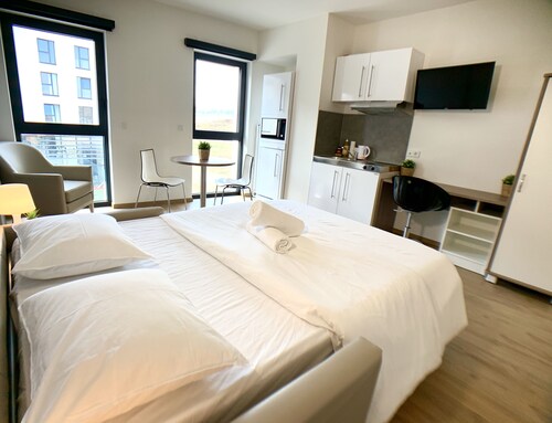 Cozy Studio, Open Space, Business & Leisure