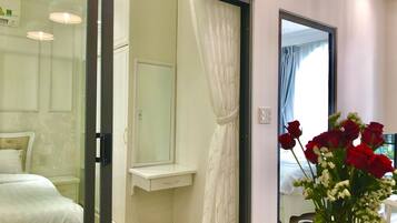 2 Schlafzimmer, Zimmersafe, individuell dekoriert