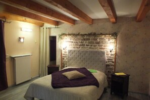 Minibar, bureau, fer et planche à repasser, Wi-Fi gratuit