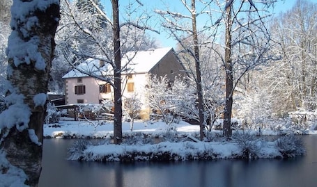 Jardines del alojamiento. La Charmante