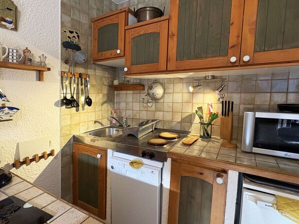 Réfrigérateur, micro-ondes, lave-vaisselle