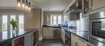 The Chestnuts by Bloom Stays - sleeps 21 guests  in 7 bedrooms