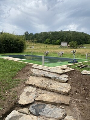 季节性开放的室外游泳池