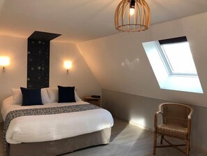 Habitación doble (St Hilaire) | Cortinas opacas, sistema de insonorización, wifi gratis y ropa de cama