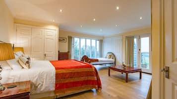 5 chambres, fer et planche à repasser, Wi-Fi, draps fournis