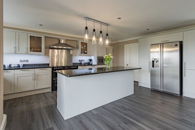 The Homestead by Bloom Stays - sleeps 17