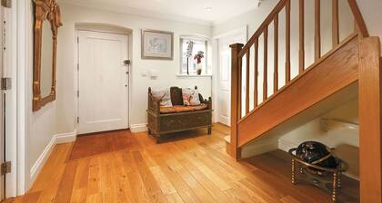 The Homestead by Bloom Stays - sleeps 17