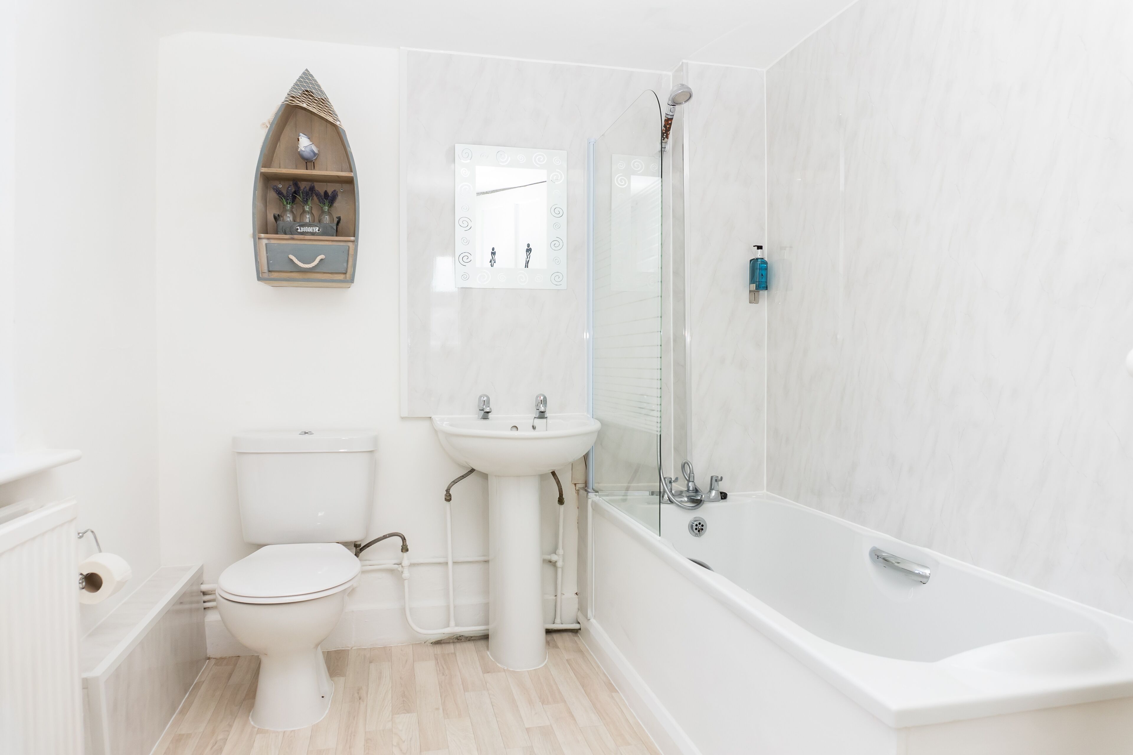 Casa Confort | Baño | Artículos de higiene personal gratuitos y secador de pelo