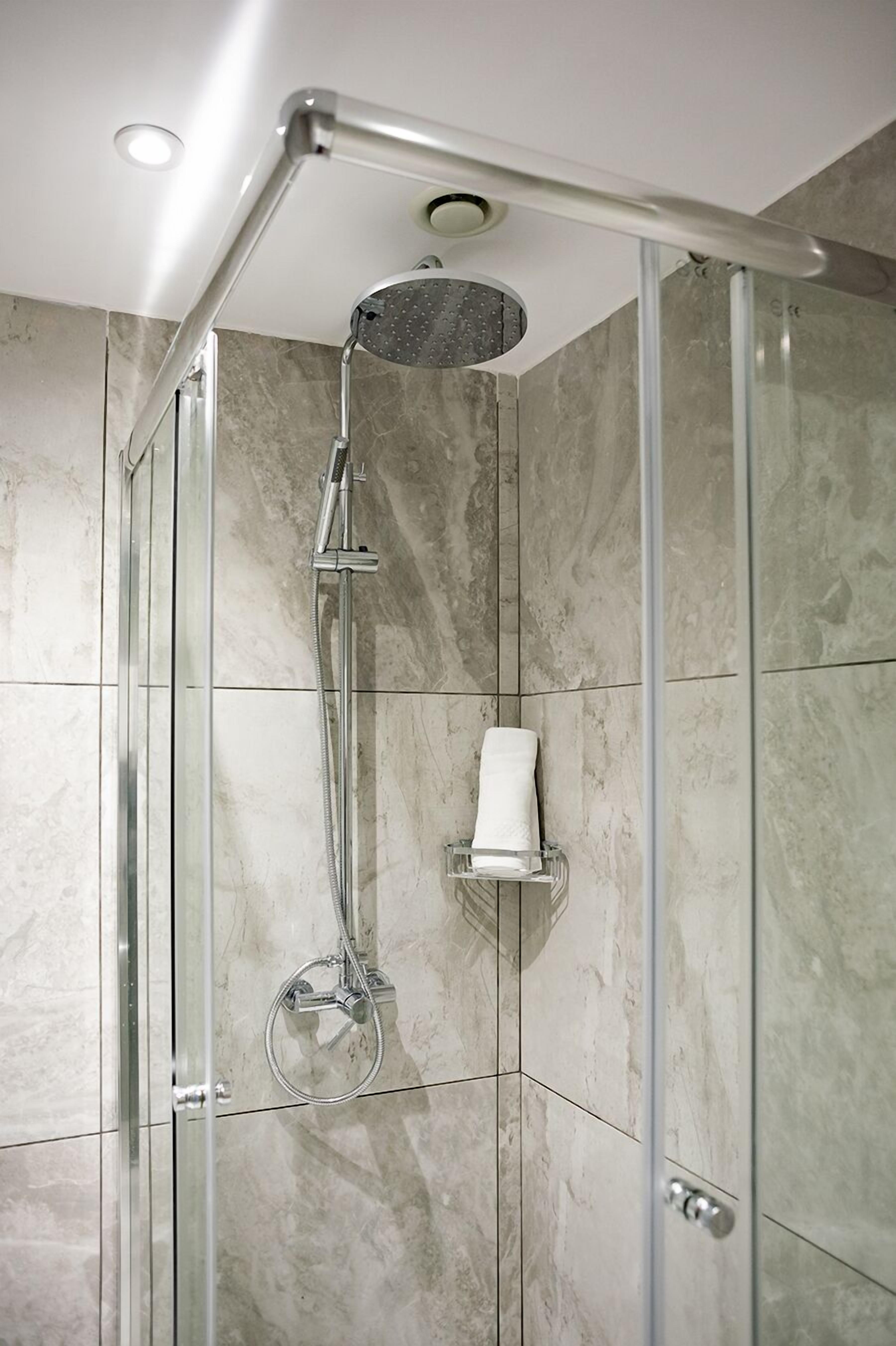 Regadera en el baño